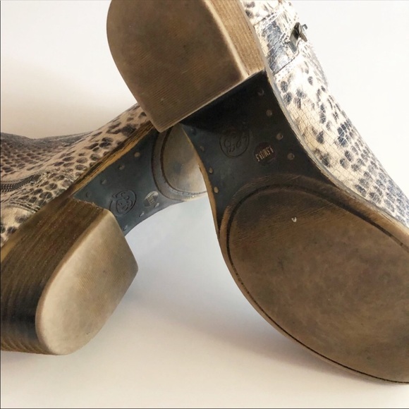 Lucky Brand Snake Skin Print Ankle Zip Booties 9.5 - Picture 6 of 8